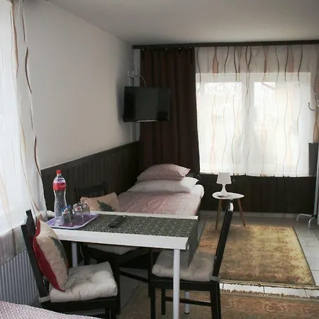 Fontana Vendeghaz 3* Tát