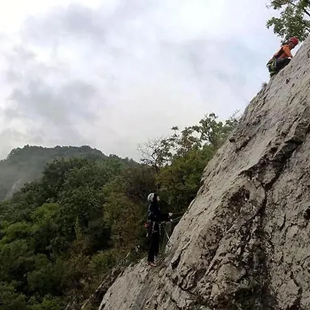 Fontana Vendeghaz 招待所 3*