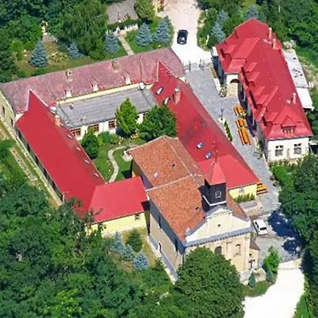 Fontana Vendeghaz Penzion Tát